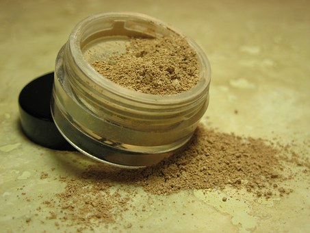 plastic container with loose powder
