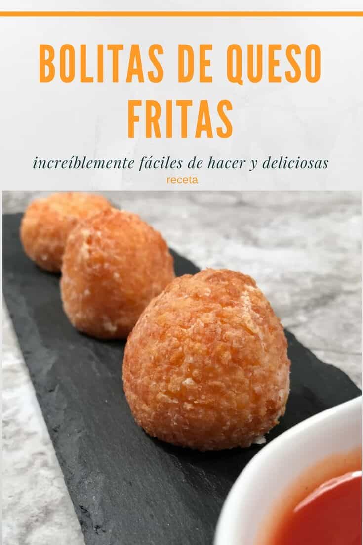 gráfica en colores anaranjado y gris con tres bolitas de queso para promover una receta de bolitas de queso fritas.