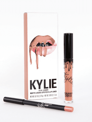 Caja de Kylie Cosmetics con un kit de labios