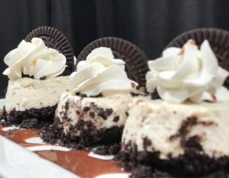 tres mini cheesecakes de Oreo